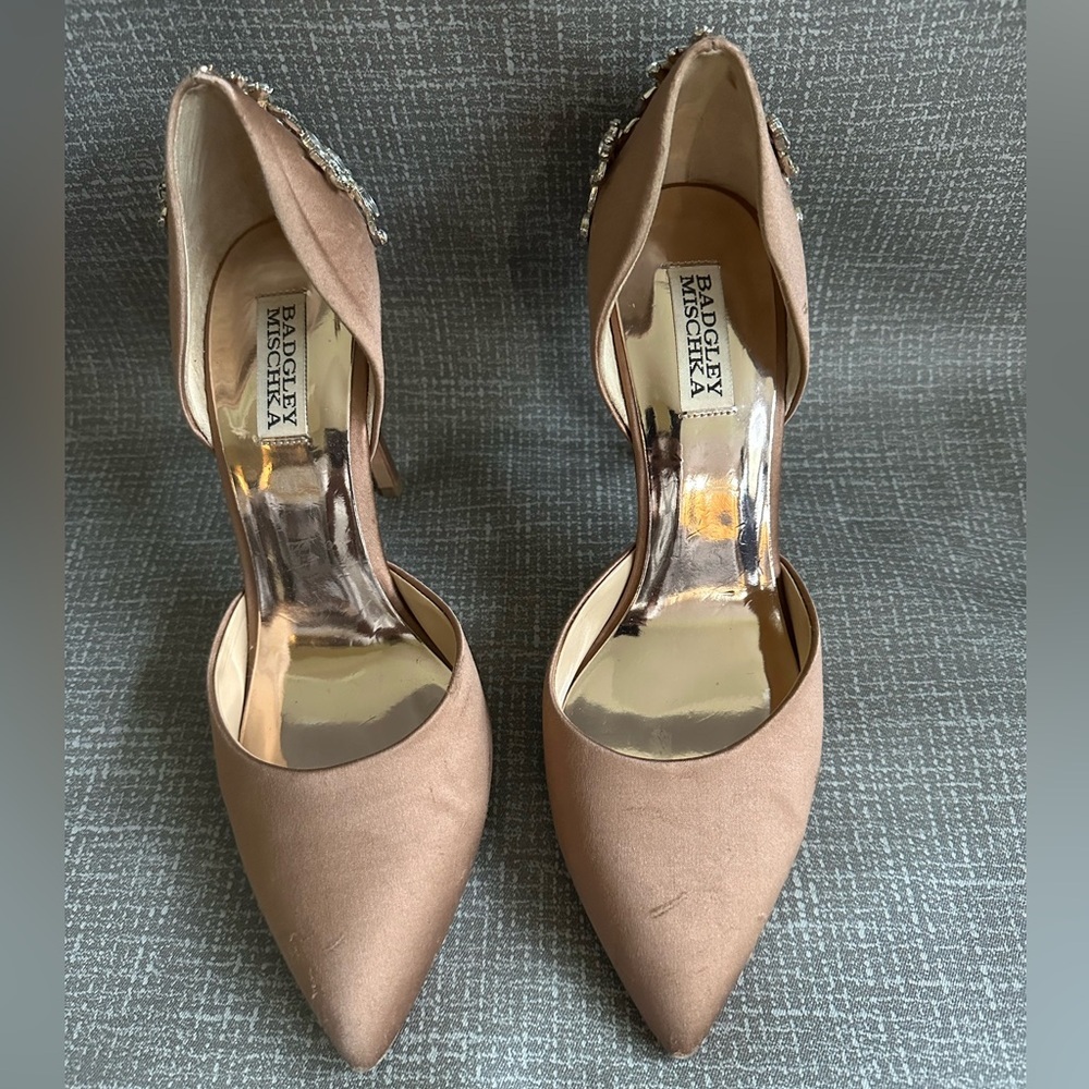 Badgley Mischka Embellished D’Orsay Pointed Toe Pump Satin Heels Rose Gold Sz 9 - Picture 4 of 15